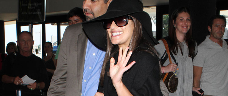 Lea Michele embarca para Paris