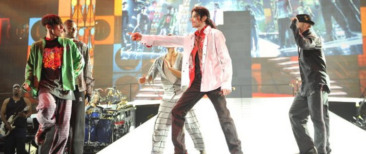 Conrad Murray entrou em contato com duas conhecidas no dia da morte de Michael Jackson