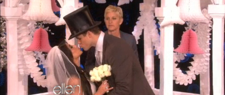 Kim Kardashian e Kris Humphries renovam votos de casamento na TV