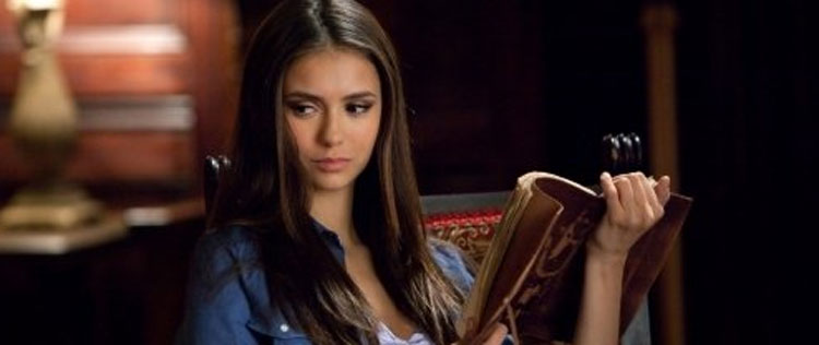 Nina Dobrev diz que Elena será menos indefesa