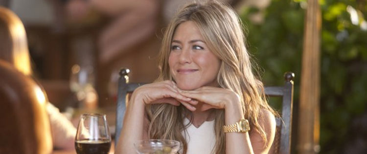 Jennifer Aniston garante que <i>não há desespero</i> para se tornar mãe
