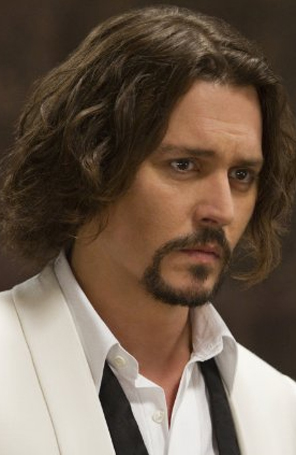 Johnny Depp se desculpa por comentário sobre ensaio fotográfico
