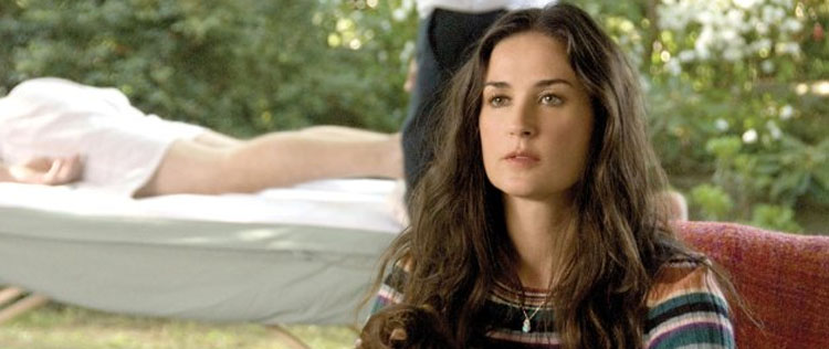 Demi Moore procura advogado para conversar sobre divórcio, diz jornal