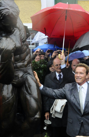Arnold Schwarzenegger inaugura museu em sua homenagem na Áustria