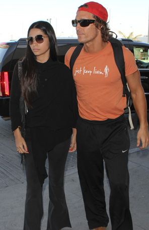 Matthew McConaughey e Camila Alves viajam sem os filhos