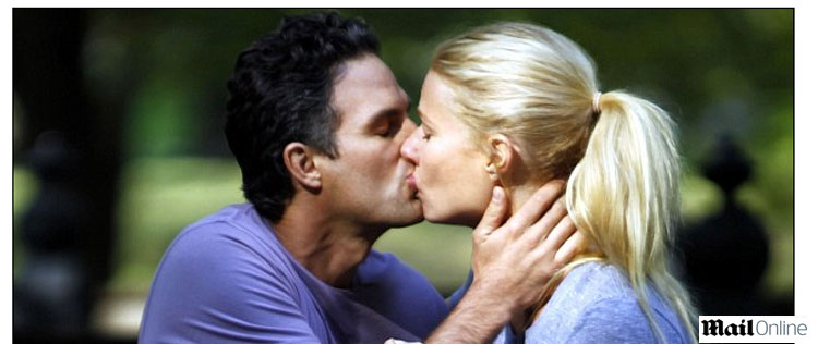 Gwyneth Paltrow filma cena de beijo