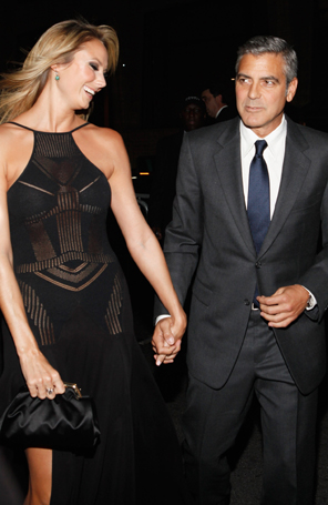 George Clooney vai de mãos dadas com <i>affair</i> exibição de longa