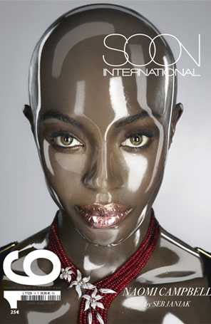 Naomi Campbell é plastificada e posa sem cabelo em capa