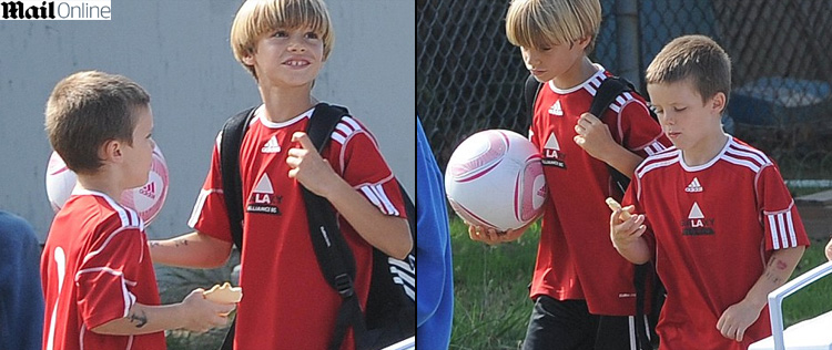 Filhos de David e Victoria Beckham exibem desenhos no corpo