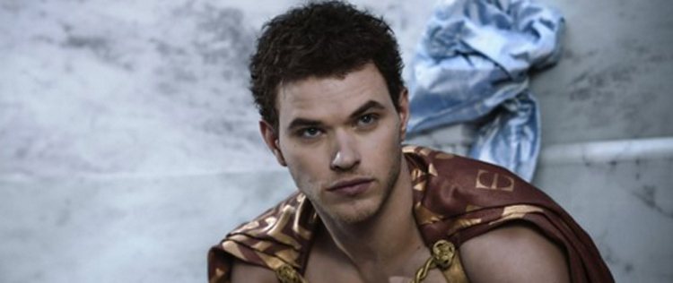 Kellan Lutz fala que as garotas se ofendem por ele não ir atrás delas