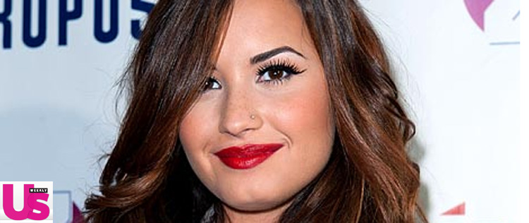 Demi Lovato usa <I>piercing</i> de diamante no nariz