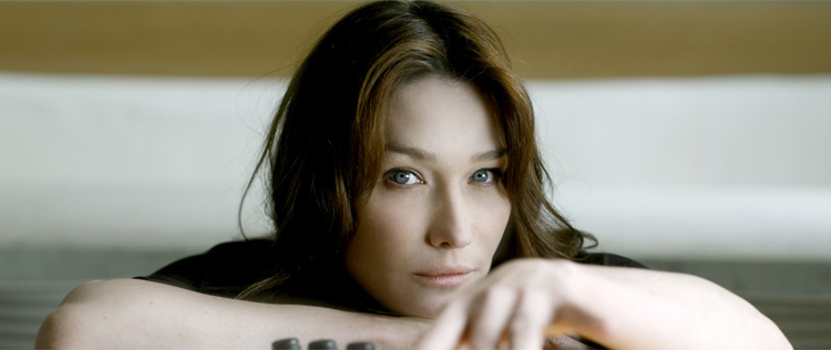 Giulia, filha de Carla Bruni e Nicolas Sarkozy, já recebeu muitos presentes