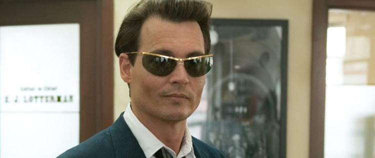 Johnny Depp riu de forma histérica enquanto avião onde estava caía. Entenda!