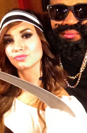 Demi Lovato se fantasia de pirata
