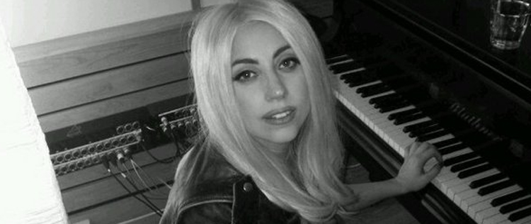 Lady Gaga vai tatuar <i>Mother Monster</i> em seu corpo