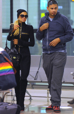 Paris Hilton é clicada com novo <I>affair</i>