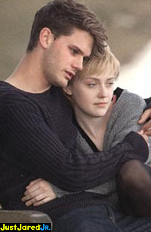 Veja primeira imagem de novo longa de Dakota Fanning
