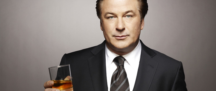 Alec Baldwin doa mais de 400 mil reais para biblioteca