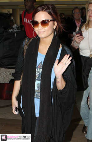 Demi Lovato viaja para começar turnê