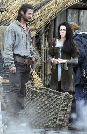 Kristen Stewart diz que se deu bem com Chris Hemsworth
