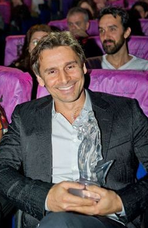 Murilo Rosa recebe prêmio no <i>2º Cine Fest Brasil</i>, em Montevidéu