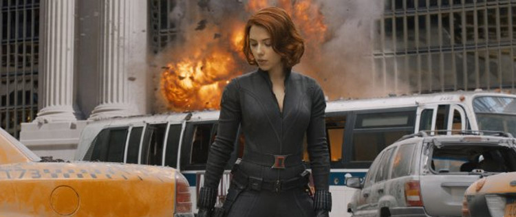 Scarlett Johansson faz dueto com Dean Martin
