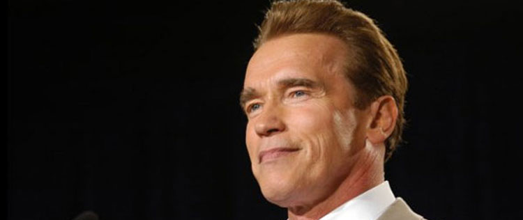 Arnold Schwarzenegger dispensa dublê