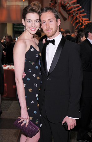 Anne Hathaway e Adam Shulman estão noivos