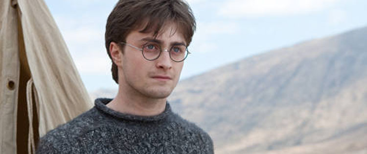 Namorada de Daniel Radcliffe quer que ator melhore habilidades domésticas