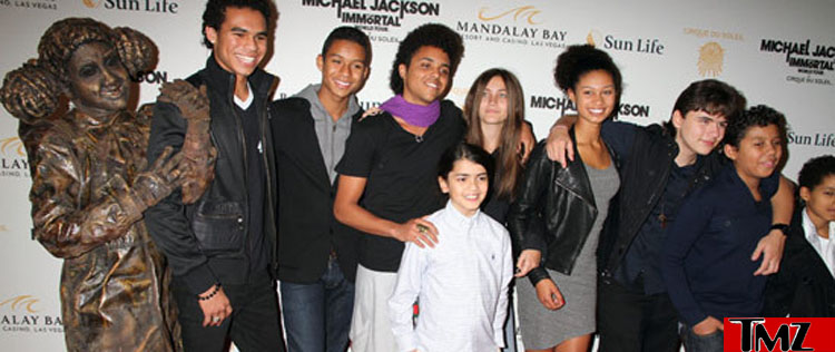 Filhos de Michael Jackson vão a espetáculo sobre pai