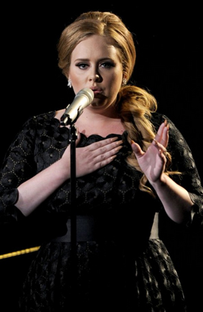 Adele recupera a saúde, mas perde a voz novamente. Entenda!