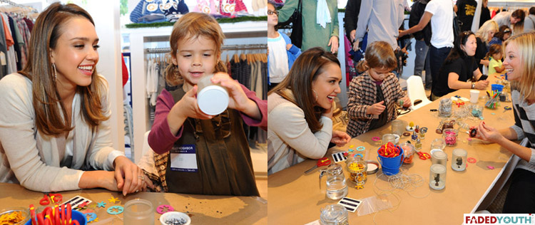 Jessica Alba brinca de arte com a filha Honor