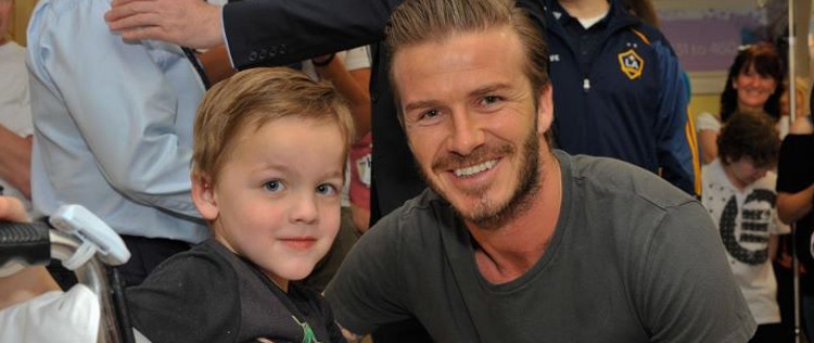 David Beckham visita crianças hospitalizadas na Austrália