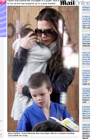Victoria Beckham leva Harper para aula de karatê do irmão Cruz