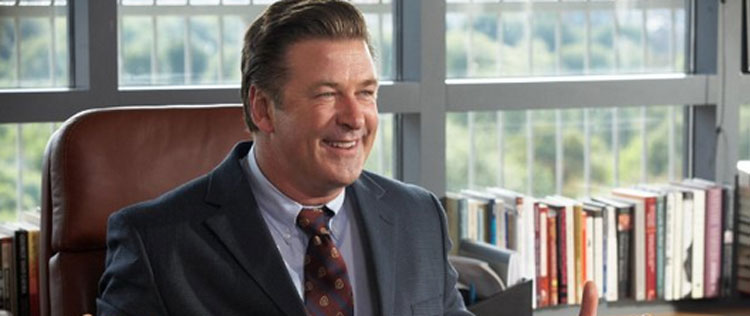 Alec Baldwin é expulso de voo por causa de jogo de celular