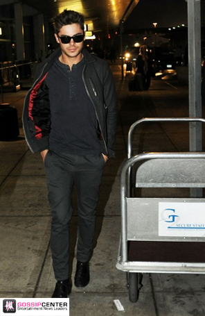 Zac Efron viaja para Nova York
