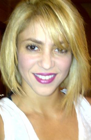 Shakira mostra novo corte (curtíssimo) de cabelo