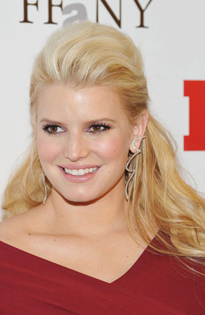 Aprenda a fazer o penteado de Jessica Simpson