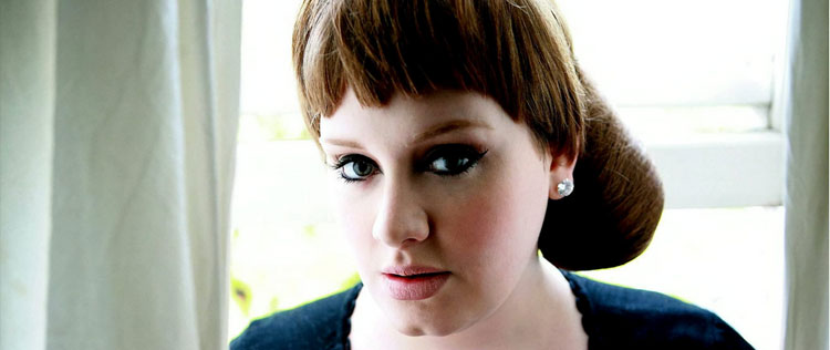 Adele pretende voltar a cantar propriamente em fevereiro de 2012