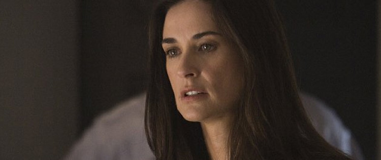 Demi Moore ainda é <i>Sra. Kutcher</i> no <I>Twitter</i> e reclama de comentários