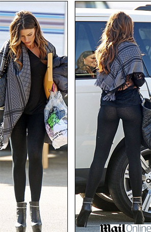 Sofia Vergara usa calça transparente
