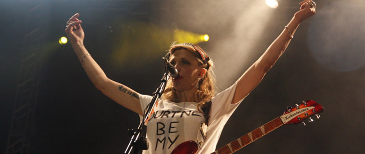 Courtney Love enfrenta problemas com dona de casa onde mora