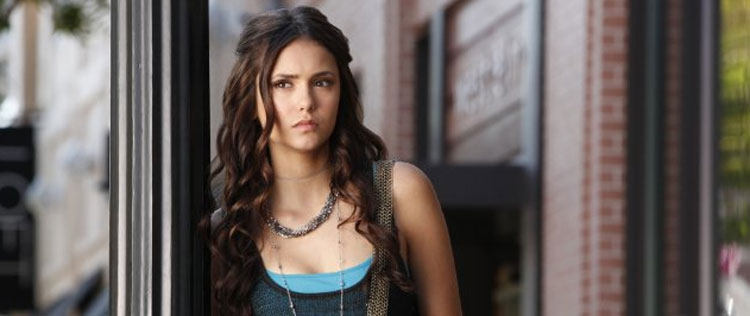 Nina Dobrev explica o equilíbrio entre alimentação e exercícios físicos