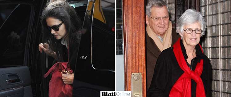 Katie Holmes celebra aniversário com os pais em Nova York
