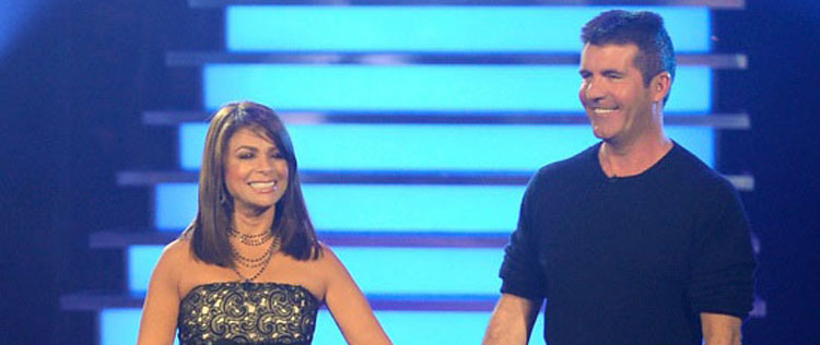 Simon Cowell diz estar aberto à <i>affair</i> com Paula Abdul em programa de TV