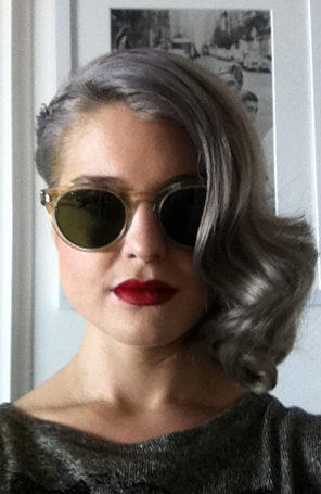 Kelly Osbourne quebrou o braço ao cair da cama