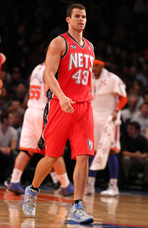 Kris Humphries renova contrato com o <I>New Jersey Nets</i>