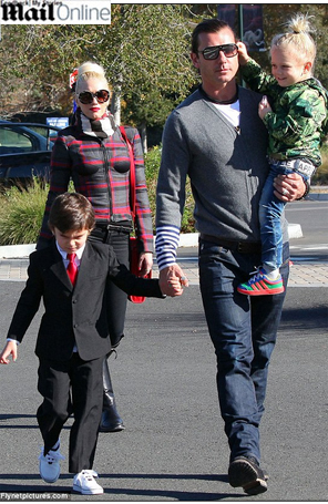 Gwen Stefani veste o filho com terno para passeio no zoológico