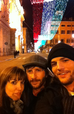 Ashton Kutcher passa o Natal na Itália