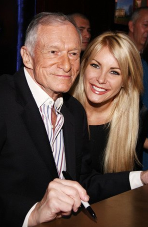 Hugh Hefner batalha com ex-noiva por cachorro de estimação  